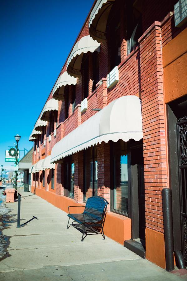 Two Sunsets Hotel Panguitch Exterior photo